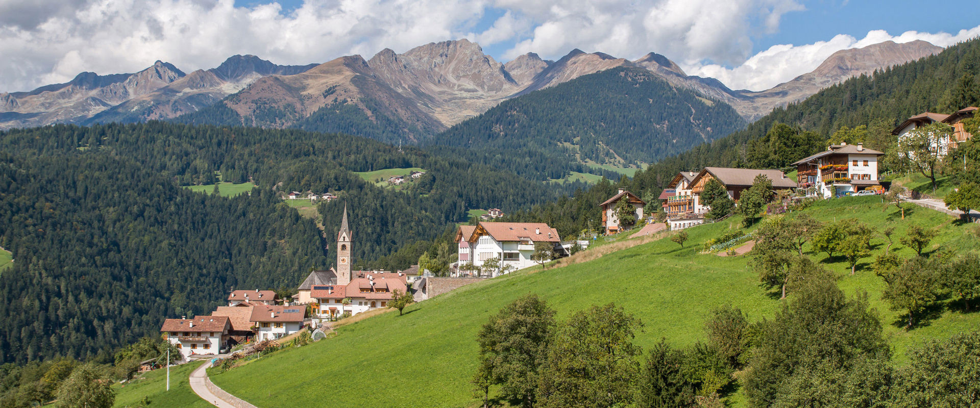 Laurein View of Laurein with mountain landscape