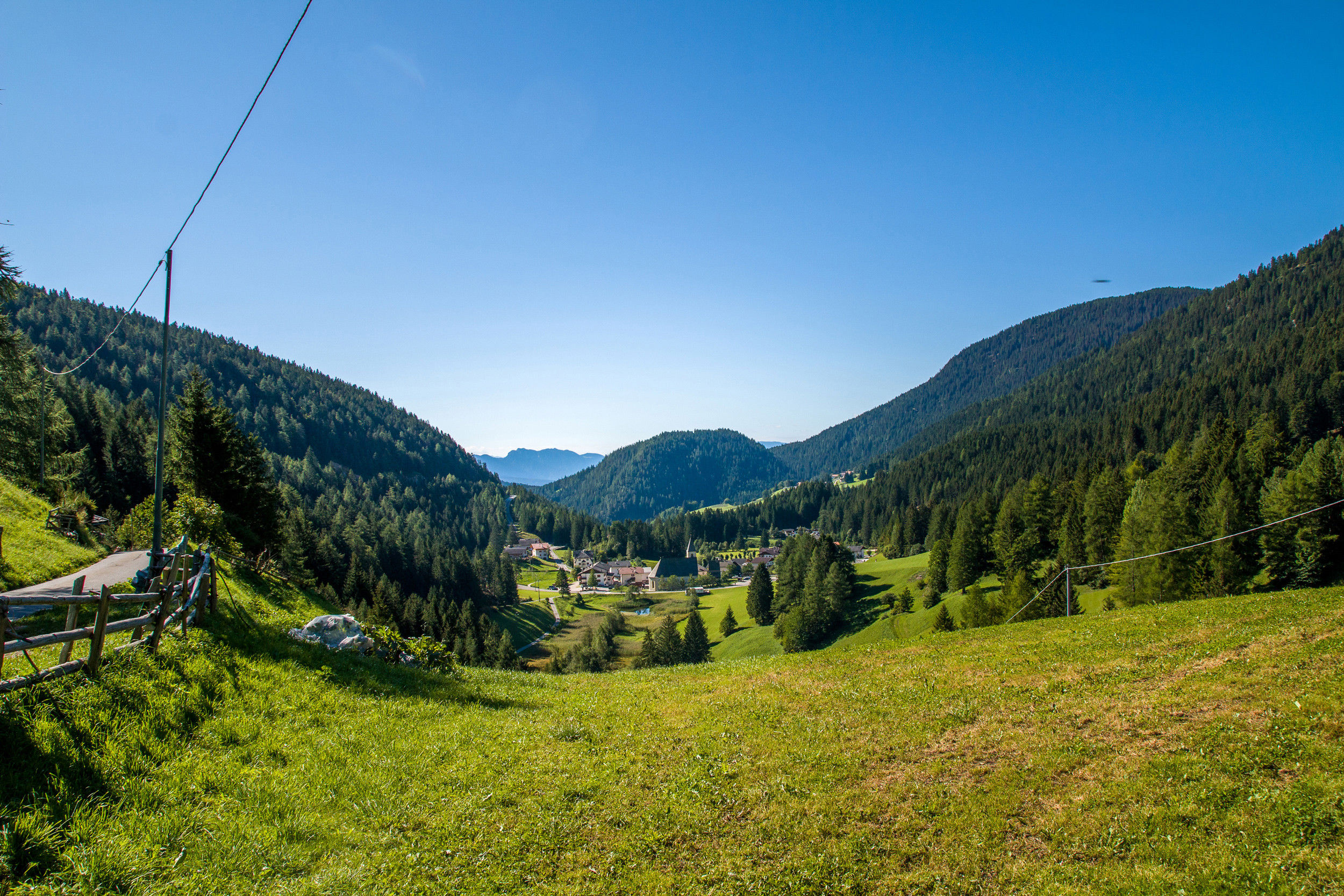 View of the village Unsere liebe Frau im Walde and surroundings