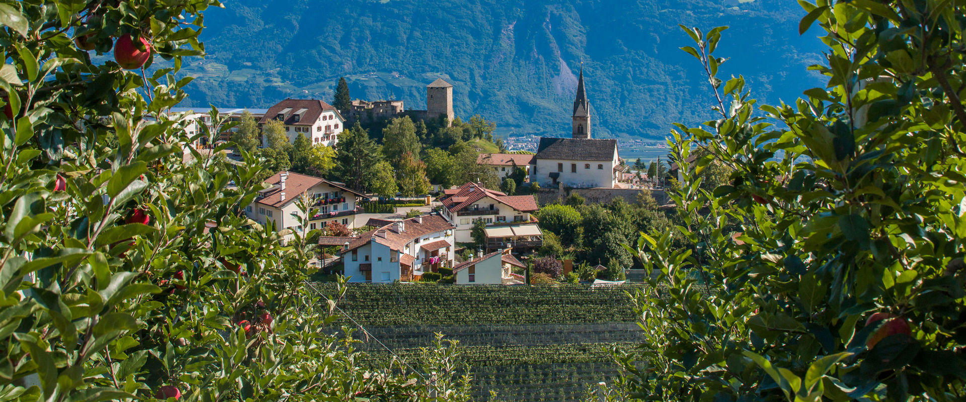 Völlan Surrounded by orchards and vineyards, the small village of Völlan with the St. Magdalena church.