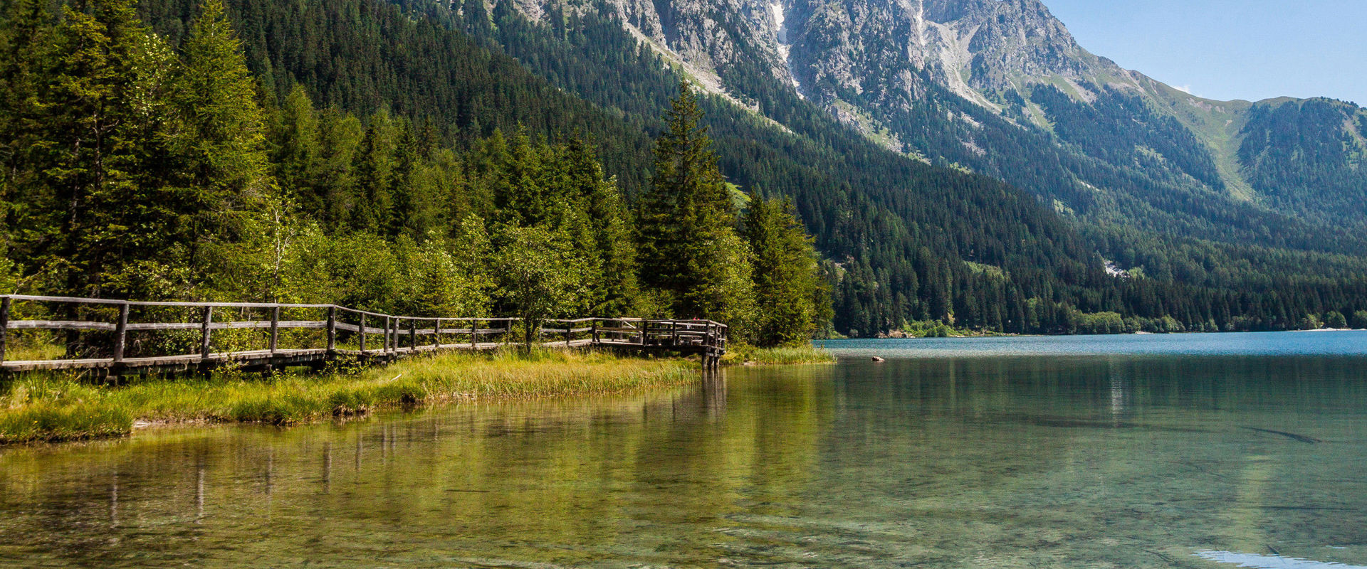 Mountain lake Mountain lake surrounded by dense forests and high mountain peaks.