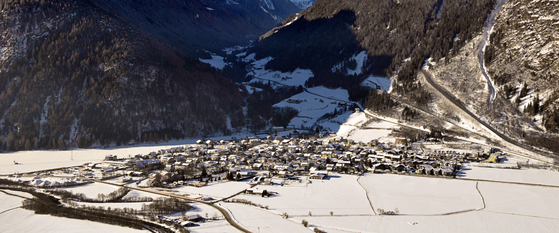 Mühlen in Taufers The village Mühlen in Taufers in winter