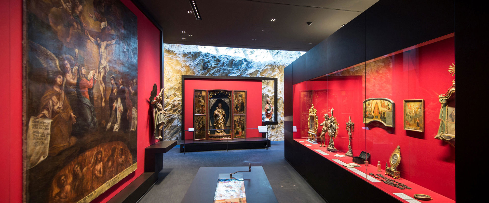 Palais Mamming Museum Interior of the museum with red display cases.