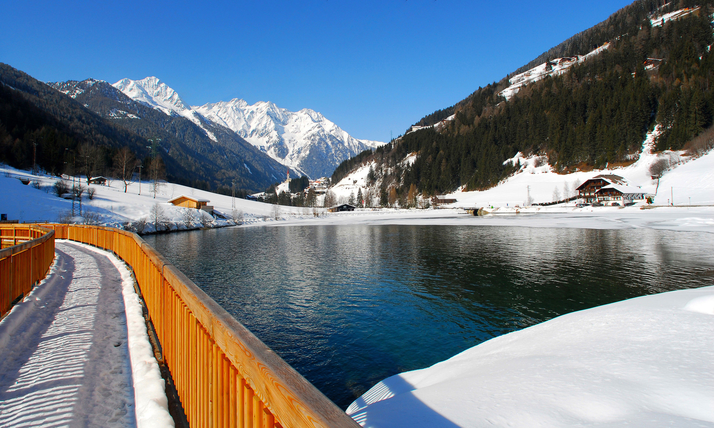 Lake Mühlwald and the village of Mühlwald in winter