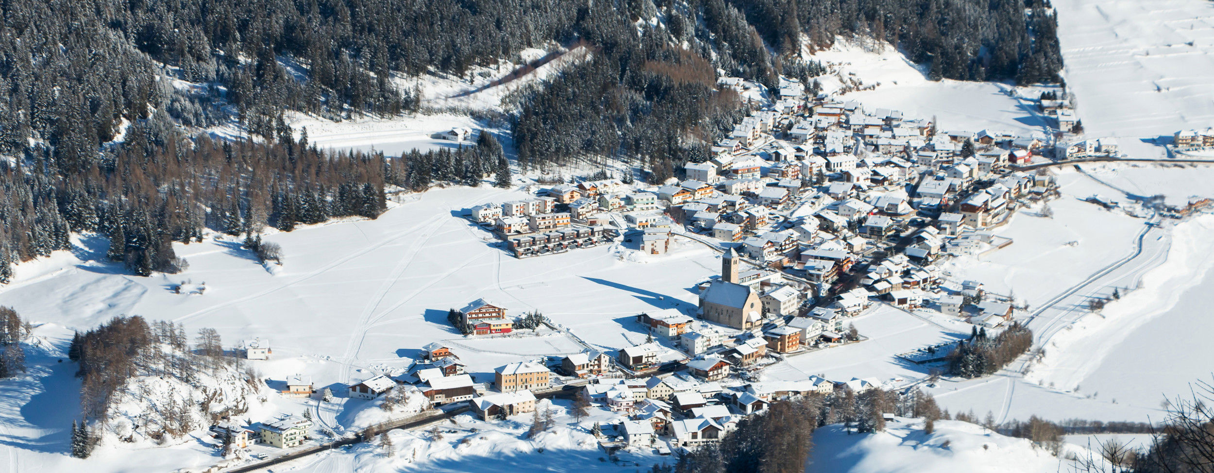 The village of Reschen seen from above and covered in snow.