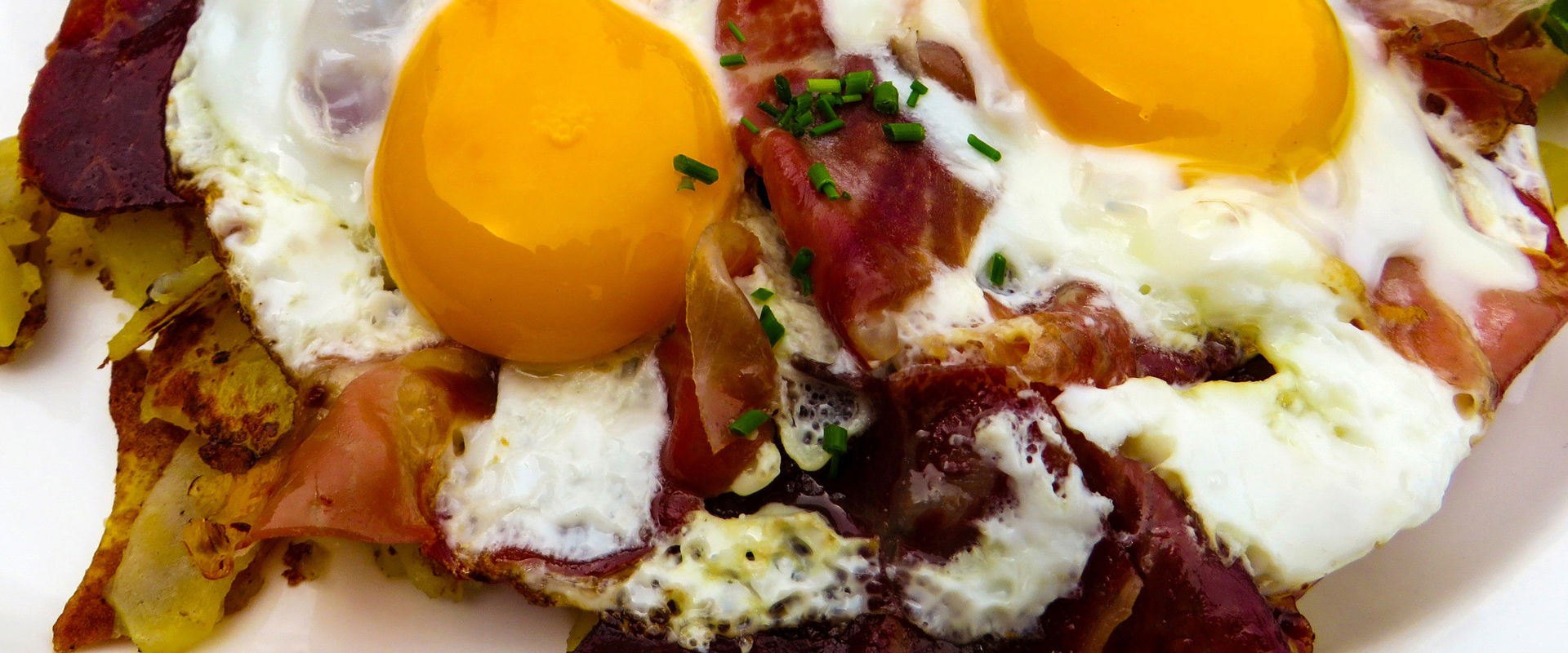 Roasted potatoes with bacon and eggs Roasted potatoes with bacon and eggs