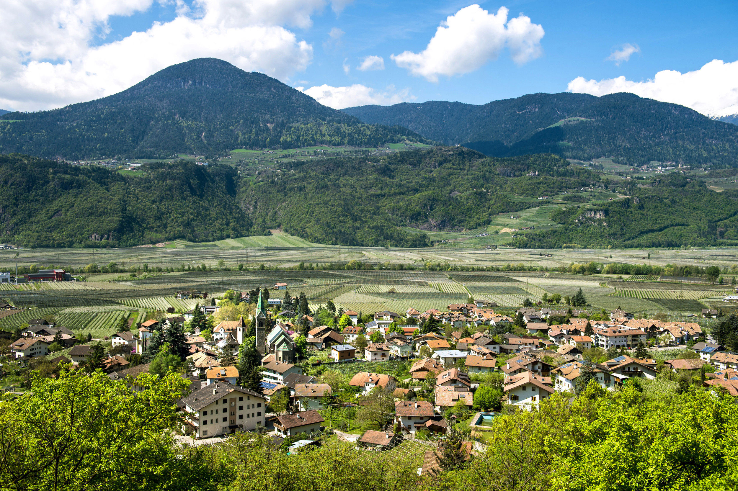View over Gargazon with surrounding mountain landscape