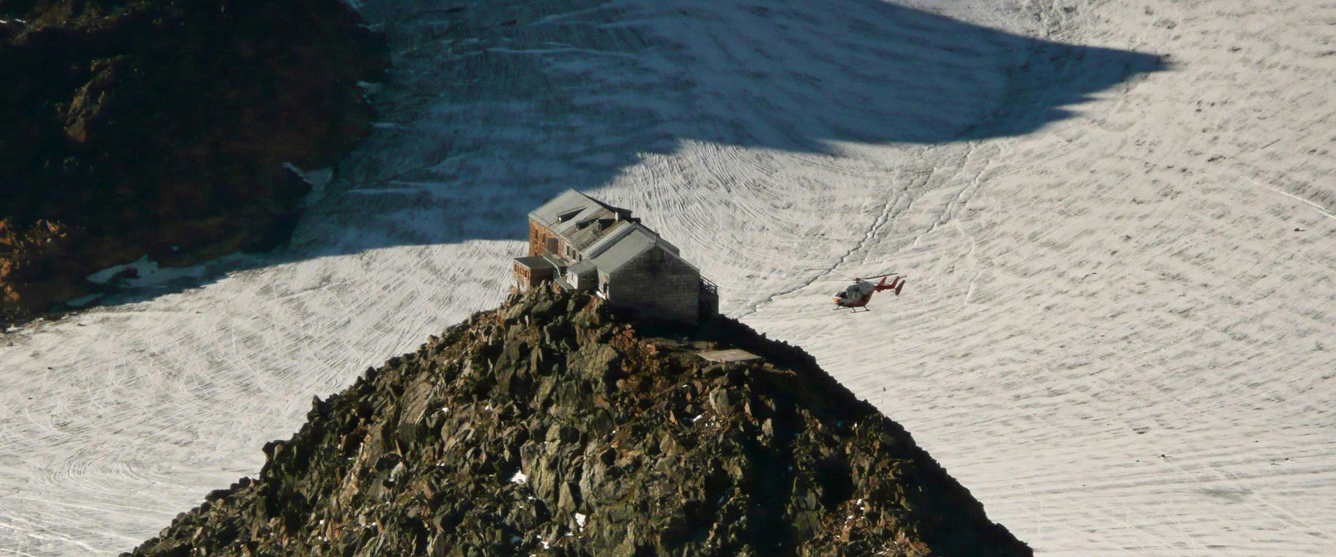 Becherhaus hut Becherhaus hut in Ridnaun with glacier