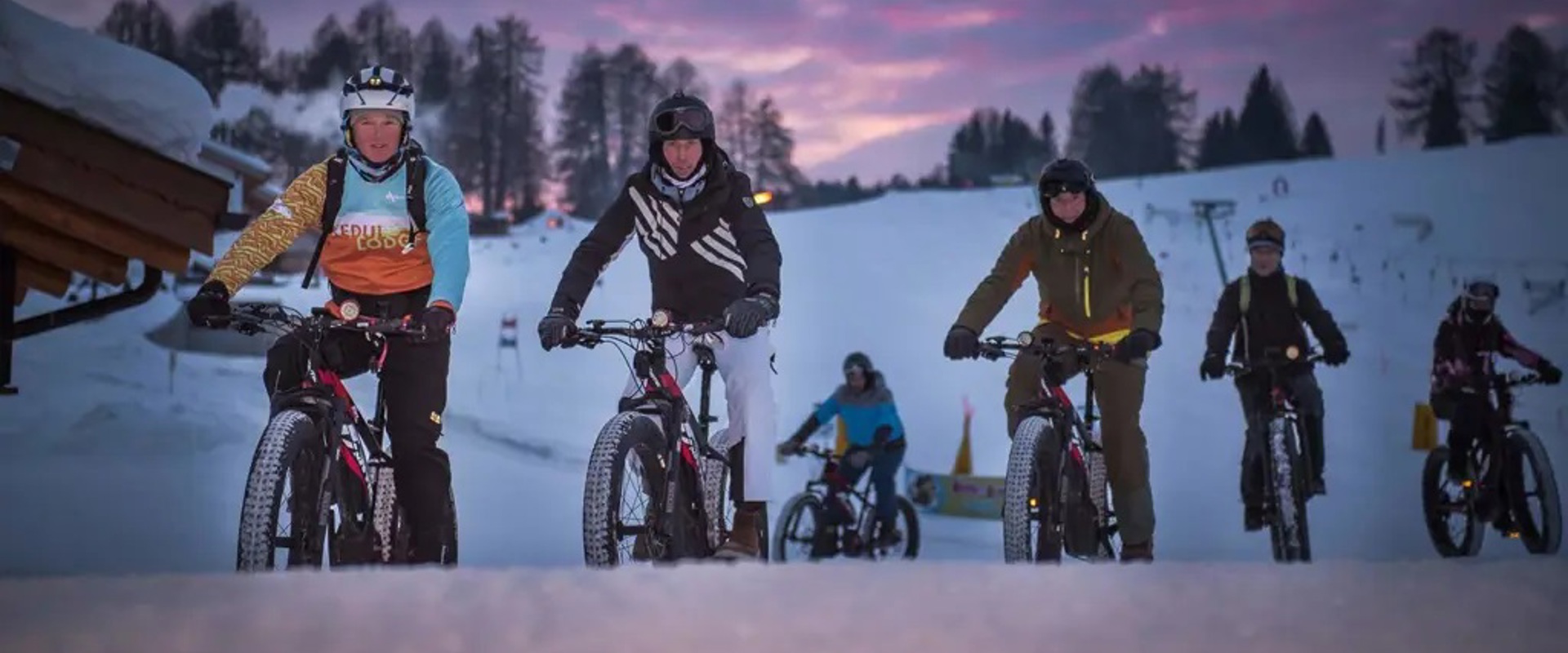 Bike fans can also explore the South Tyrolean landscape in winter cycling with fat bikes. Cyclists on fatbikes in the snowy mountains of Gröden