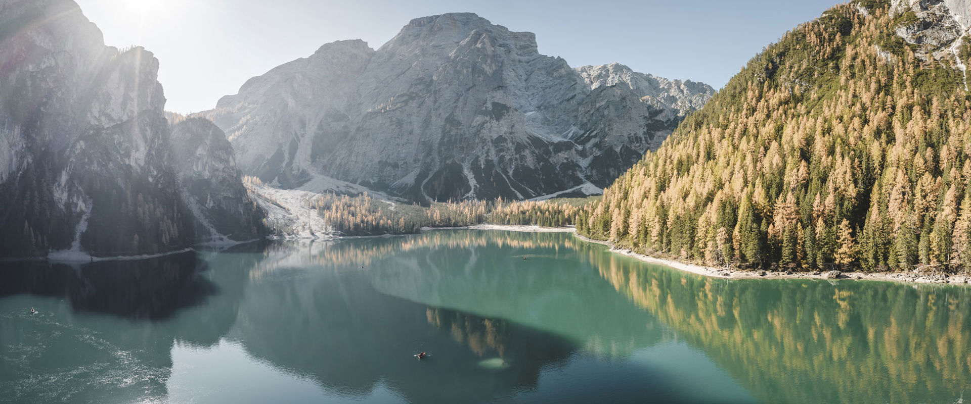 View of the Lake Prags and the surrounding mountain landscape.