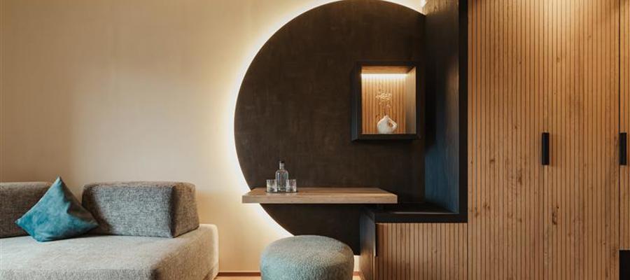 Stylish room with mirror, wardrobe and sofa in the new Hotel B&B Feldmessner
